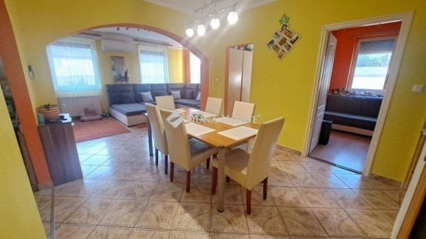 �ll�i 122 nm-es h�z elad�