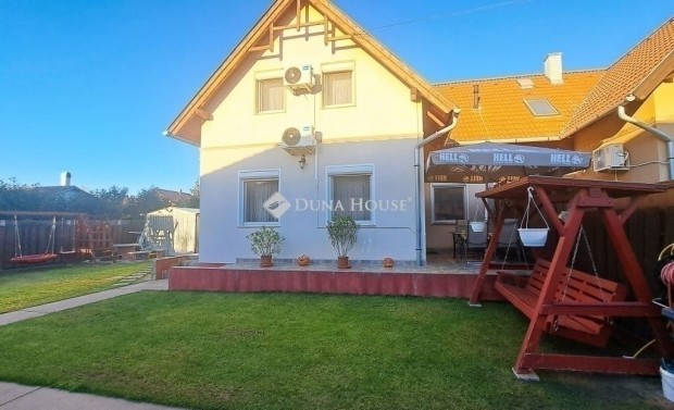 �ll�i elad� 122 nm-es h�z