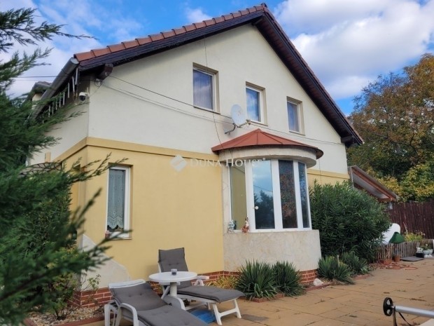 �ll�i elad� 72 nm-es lak�s