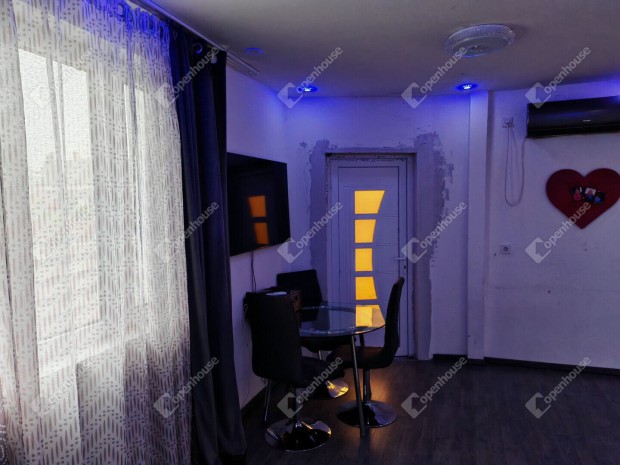 �ll�n k�zponthoz k�zel