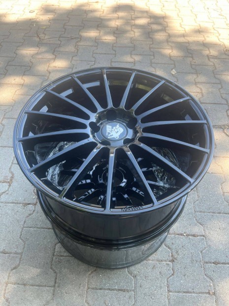 Ultra Wheels UA4 8,5X19 ET32 5X112 66,5 garnitra elad!