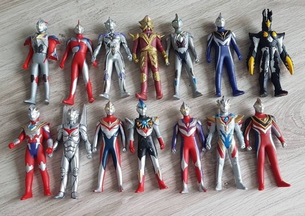 Ultraman figurk, galaktikus katonk