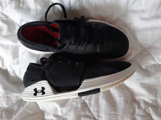 Under Armour 37,5-es lany-noi sportcip 