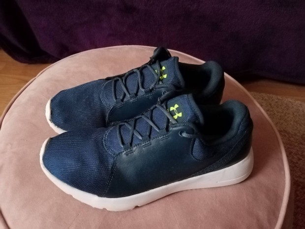 Under Armour cip 40,5-es 