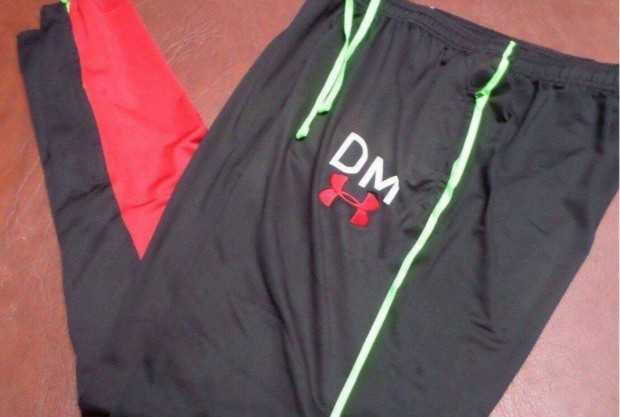 Under Armour férfi melegítő nadrág