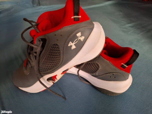 Under Armour kosaras cip elad!