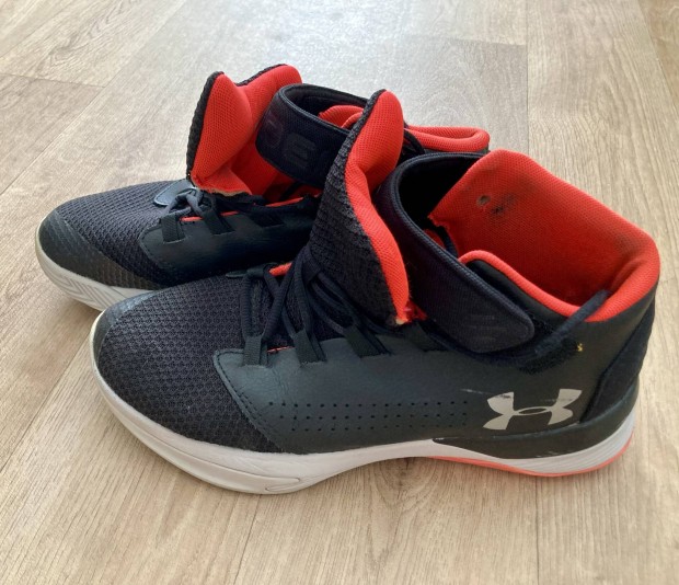 Under Armour kosárlabda cipő unisex 38,5