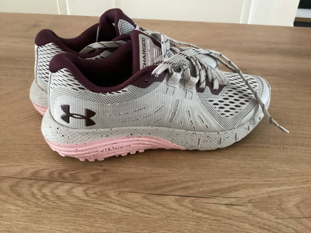 Under armour ni cip 37,5