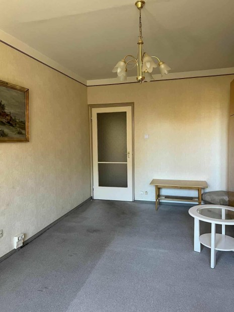 Ungv�r s�t�nyon m�sodik emeleti lak�s elad�