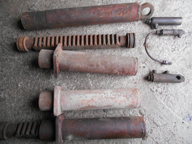 Unhz 500 markol�hoz alkatr�szek elad�k