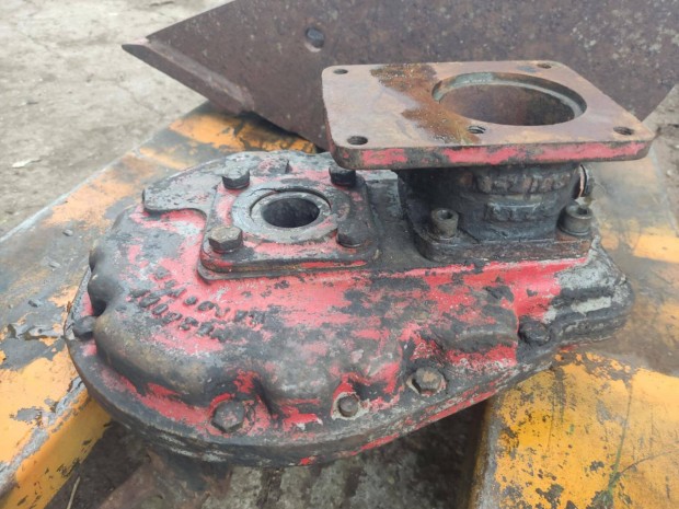 Unhz 500 vagy más traktor, munkagéphez,gyorsító vagy lassító hajtásház