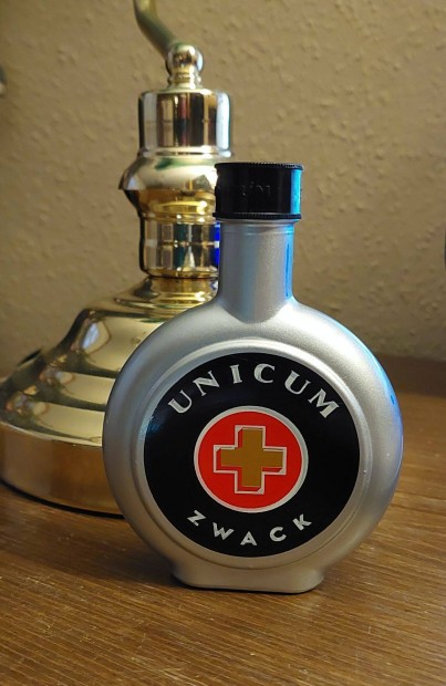 Unicum laposveg Zwack J. s trsai hrom sznben