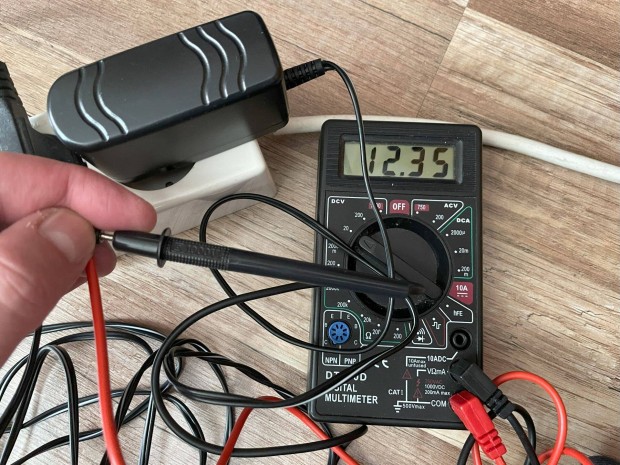 Uniross 12V 1A hálózati adapter, tápegység