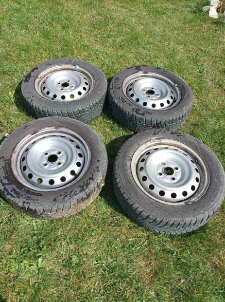 Uniroyal 185/60 R15 teligumi garnitúra