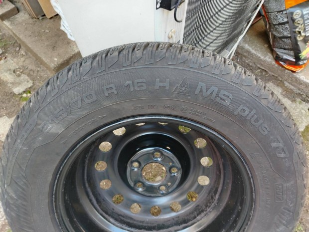 Uniroyal MS PLUS 77 215/70 R16 H téligumi szett lemezfelnivel együtt