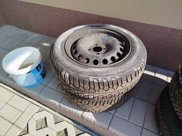 Uniroyal T�li gumi elad�