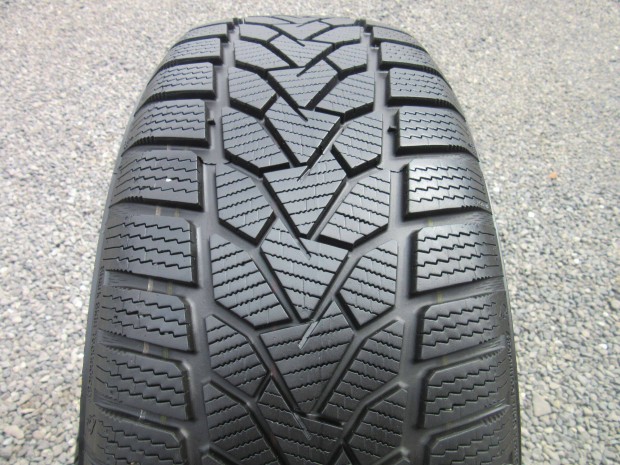 Uniroyal Winterexpert 215/55 R17 tli gumi elad