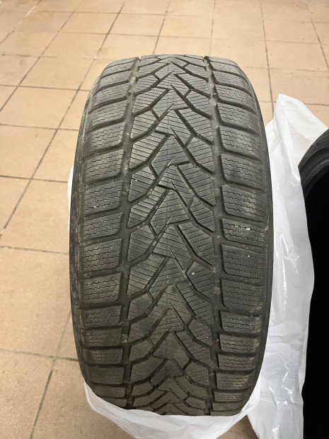 Uniroyal Winterexpert 225/40 19