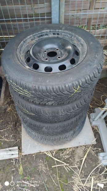 Uniroyal szerelt tligumi garnitra 185/65R15