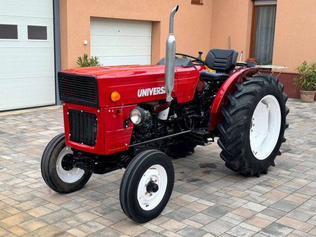 Universal UTB 445V traktor elad