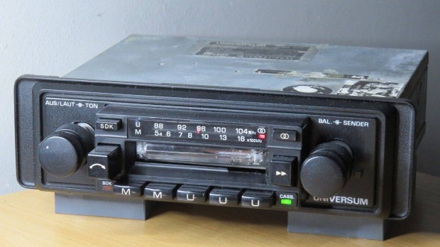 Universum régi retro rádió autórádió magnó