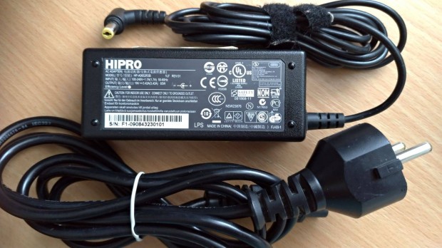 Univerzlis 65 W-os 19V/3,42A laptop tpegysg