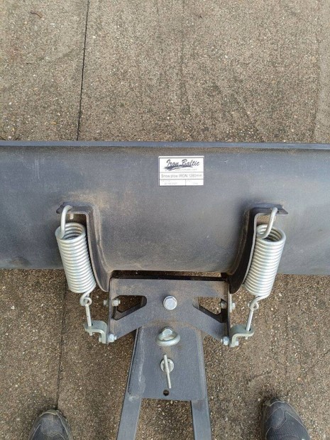 Univerz�lis (homok, term�ny, stb.) tol�lap quadhoz