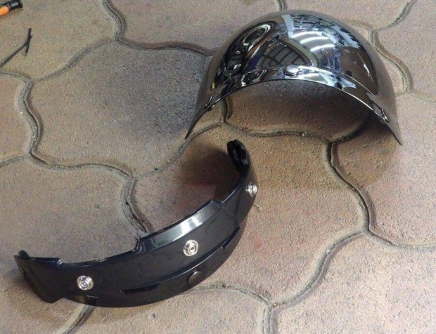 Univerz�lis sisakplexi