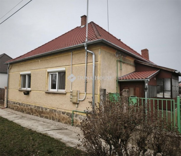 Urai�jfalui elad� 75 nm-es h�z