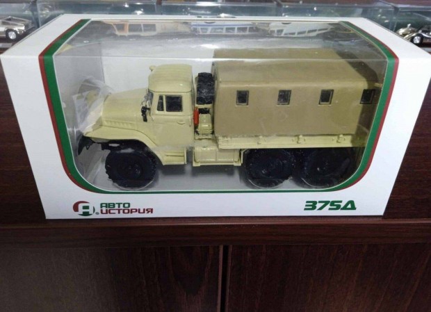 Ural 375D "Autoistoria" kisauto modell 1/43 Elad