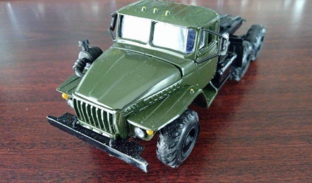 Ural 44202 "Elekon" kisauto modell 1/43 Elad