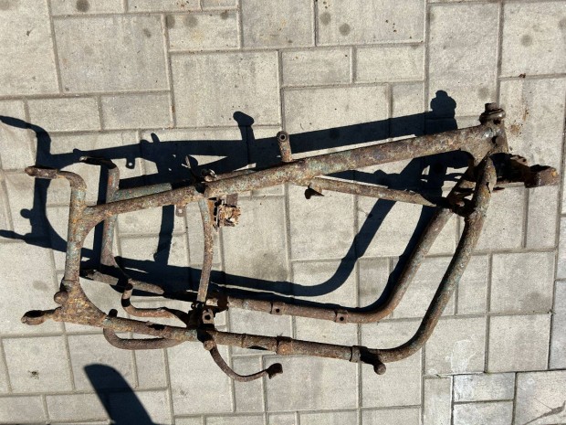 Ural M 61 fellelt oldalkocsis váz