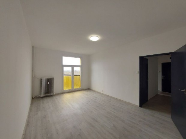 Ur�nv�rosban fel�j�tott lak�s, azonnali k�lt�z�s.