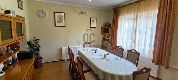 �rk�ton 4 szob�s, j� �llapot� csal�di h�z elad�.