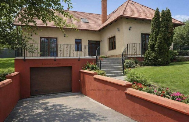 �r�m R�kahegyen azonnal k�lt�zhet�, fel�j�tott csal�di h�z elad�