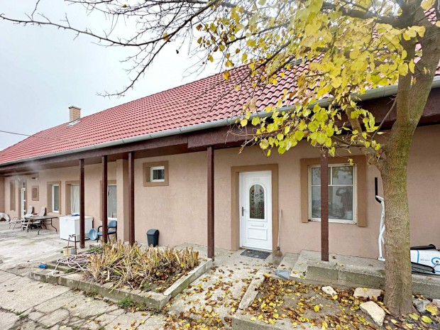 �r�m kedvelt csal�di h�z saroktelken elad�