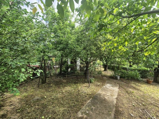 rmn, Sadovn 334 nm-es telek kis hzzal elad