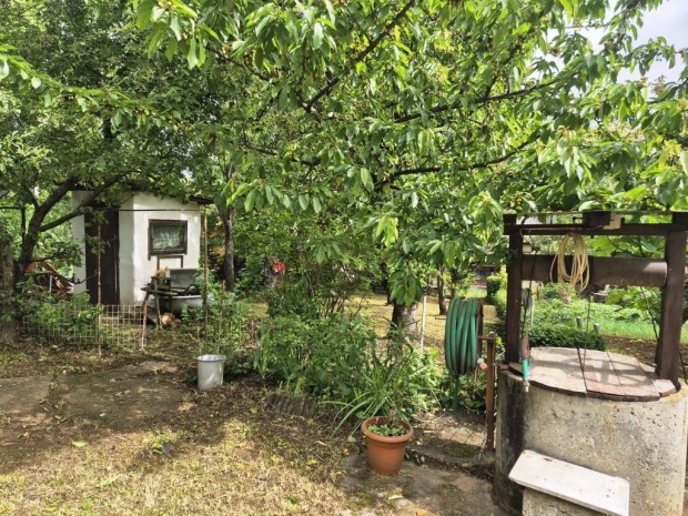 Ürömön, Sadovén 334 nm-es telek kis házzal eladó
