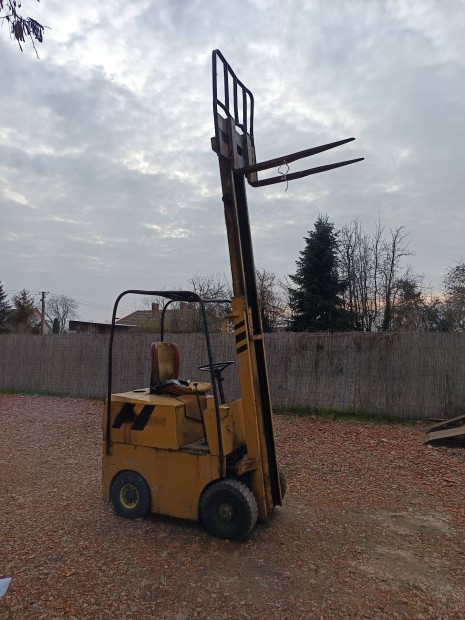 Ursus targonca elad�!