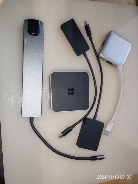 Usb-c adapter/hub/Microsoft dock egyben