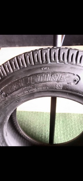 Ut�n fut�ra gumi �j Deli Tire 4.00-10