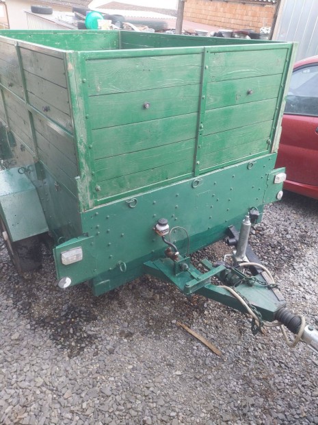 Ut�nfuto 2 �v m�szakival,jo �llapotban elado