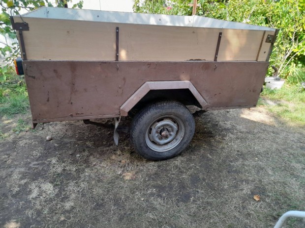 Utánfutó Egyedi Ráfutófékes 177x137x65 750kg