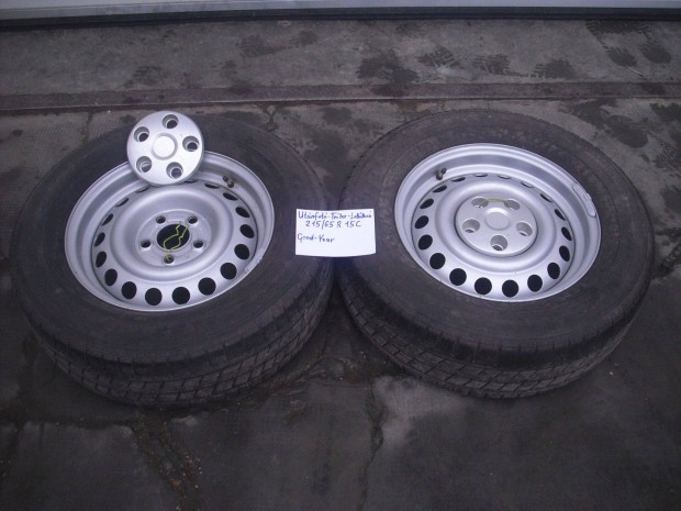 Utnfut -Trler-Lakkocsi 215/65R15 C