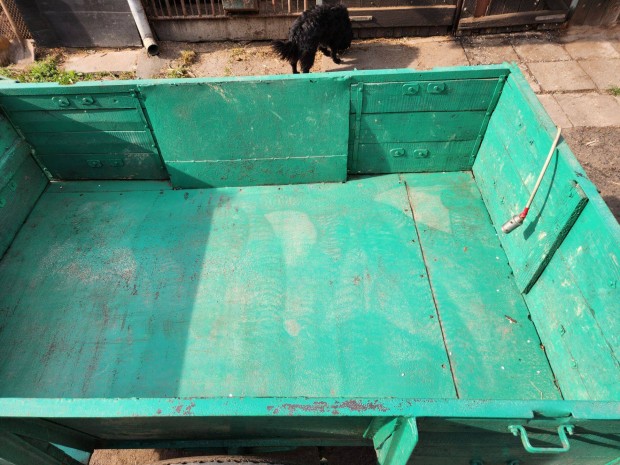 Ut�nfut�, p�tkocsi elad�