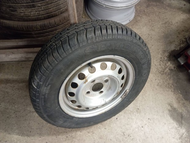 Utnfut kerk, 4x100-as ptkerk 155/80R13 gumival 4jx13 Et30