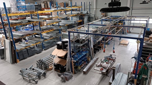 Ut�nfut� �sszeszerel�/betan�tott munka