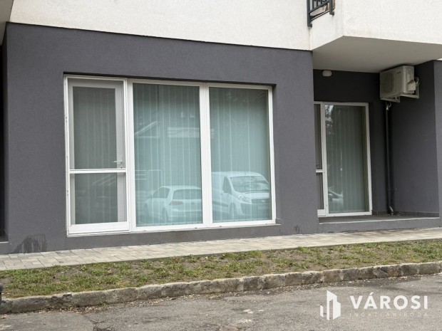 Utcafronti, kirakatos �zlethelyis�g az �rk�d szomsz�ds�g�ban