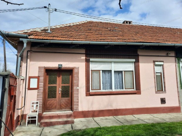 Utcafronti házrész kiadó
