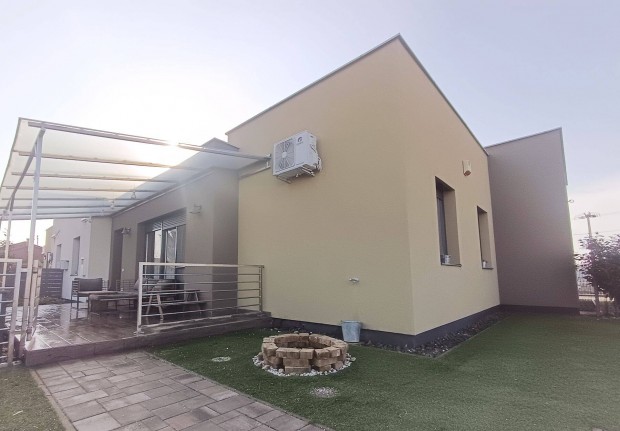 Utcafronti ikerh�z elad� Dunaharaszti - Bezer�di lak�park